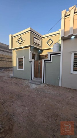 ثلاث دور سكن مساحة 100 م للبيع في البصرة