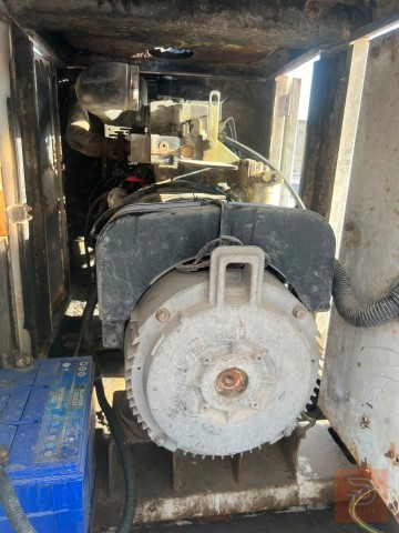بيركنز ماكينة ليروي سومر بريطانية 20KV مستعمل للمقايضة في البصرة