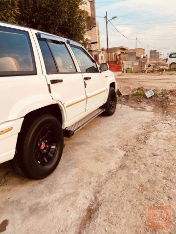 جيب شيروكي محرك 2500 مستعمل للبيع في بغداد