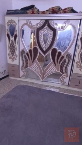 غرفة نوم نظيفة مكونة من 9 قطع مستعمل للبيع في بغداد