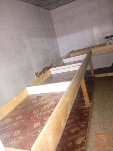 خضروات خشب درجة اولى مع كراسي مستعمل للبيع في بغداد