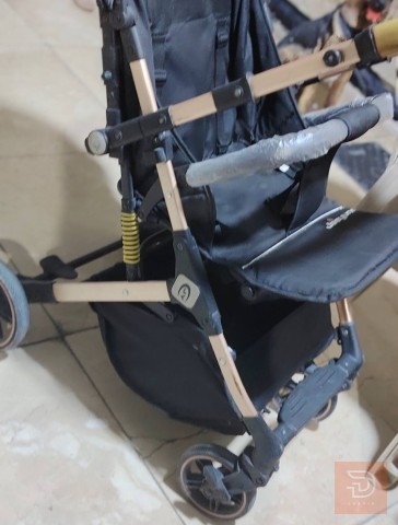 عربة أطفال للبيع في بغداد