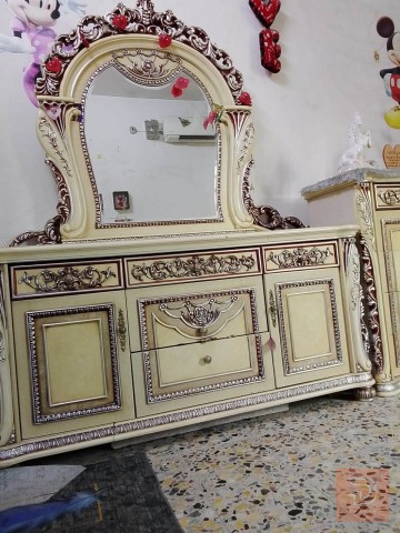 غرفة نوم ماليزي مستعمل للبيع في بغداد