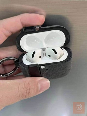 سماعات Air pods 4 مستعملة ونظيفة للبيع في بغداد