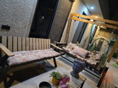 مرجوحه وقنفه وكرسيين وميز للبيع في بغداد