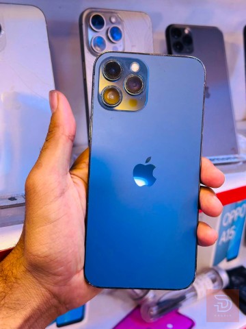iPhone 12 pro max ازرك للبيع في بغداد