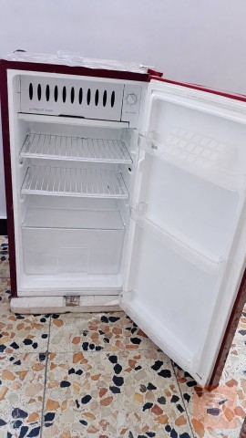 ثلاجة نظيفة بدون تصليح مستعمل للمقايضة في بغداد