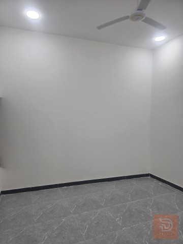 دار سكن طابقين مساحة 100 متر للبيع في البصرة