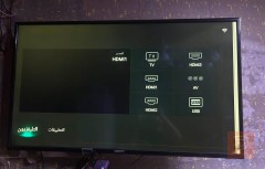 شاشة الحافظ سمارت 4K مع خط بالزاوية مستعمل للبيع في بغداد