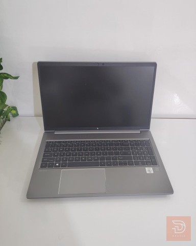 لابتوب Intel Core i7 جيل 10 بمواصفات هندسية مستعمل للبيع في بغداد