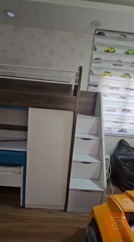 سرير طابقين خشب مع كومديات مستعمل للبيع في أربيل