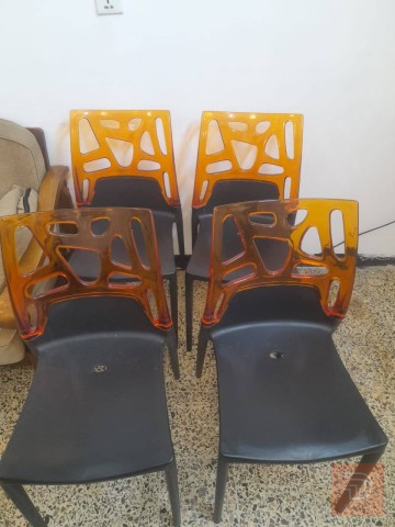 ميز طعام واربع كراسي مستعمل للبيع في بغداد