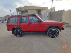 جيب شيروكي 1993 للبيع في بغداد