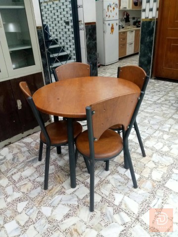 ميز طعام مع كرسيين للبيع في بغداد