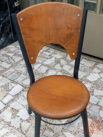 ميز طعام مع كرسيين للبيع في بغداد