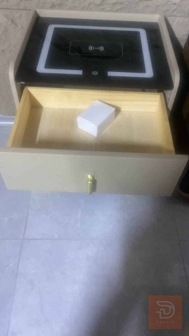 قاصه كومدي تحتوي على شاحن وايرلس وسماعات للبيع في بغداد
