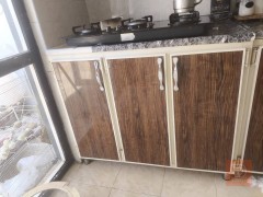 طباخ مع أجهزة منزلية للبيع في أربيل
