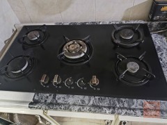 طباخ مع أجهزة منزلية للبيع في أربيل