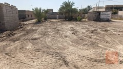 بيت مع محلات 1700 متر للبيع في واسط