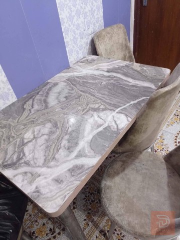 ميز وكراسي مستعمل للبيع في واسط