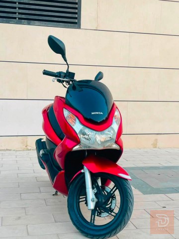 هوندا دراجة PCX جيل اول ياباني للبيع في بغداد