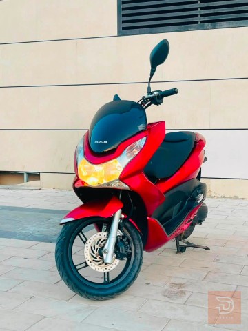 هوندا دراجة PCX جيل اول ياباني للبيع في بغداد