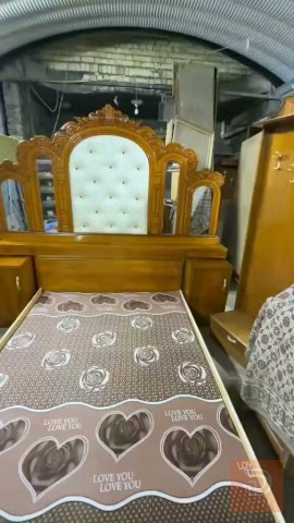 سرير وكومديات وميز تواليت زاوية للبيع في بغداد