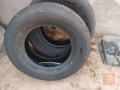 زوج تايرات حجم 17/65/285 مستعمل للبيع في المثنى