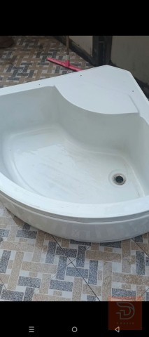 حمام زجاجي نظيف جدا للبيع في بابل