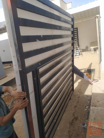 باب جديد ثقيل ارتفاع 260 عرض 375 للبيع في النجف الأشرف