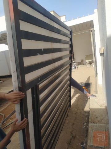 باب جديد ثقيل ارتفاع 260 عرض 375 للبيع في النجف الأشرف