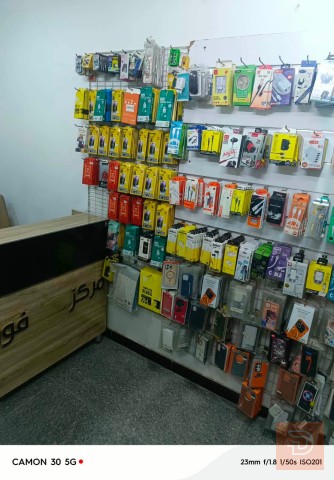 فاترينات وسپلت وإكسسوارات 1 طن للبيع في بغداد