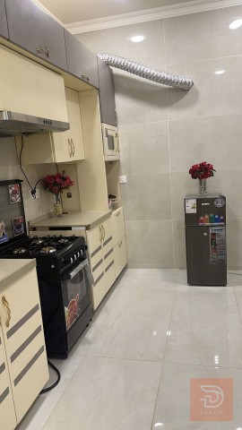 كاونتر مطبخ مفصل نظيف مع ملحقاته طول 300 سم للبيع في بغداد
