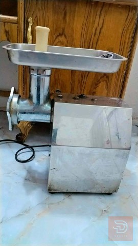 مكينة لحم وفلافل أصلية مستعمل للبيع في واسط