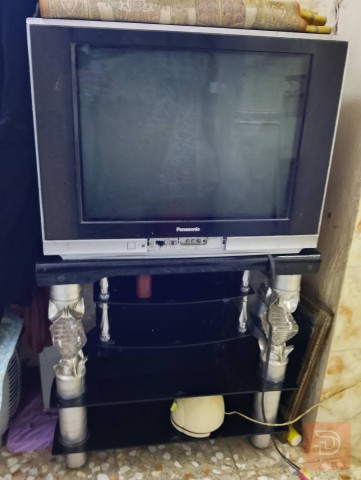 ميز بلازما وتلفزيون شغال مستعمل للبيع في واسط