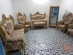 تخم زان 10 مقاعد مع ميز مستعمل للبيع في كربلاء المقدسة