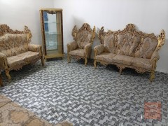 تخم زان 10 مقاعد مع ميز مستعمل للبيع في كربلاء المقدسة
