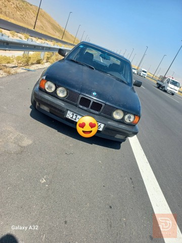 سيارة ٥٢٥ بليته وسنويه مستعمل للبيع في بغداد