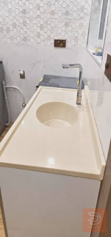 كاونتر خشب mdf مع سنك مرمر متر و20 للبيع في بغداد