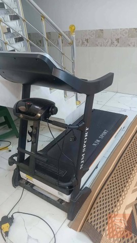جهاز جري يتحمل وزن 150 كغم مستعمل للبيع في واسط