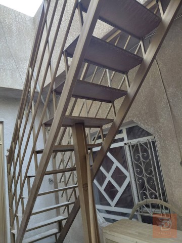درج حديد طول ٤ متر ونص للبيع في كربلاء المقدسة