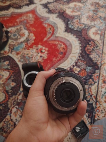 نيكون D5500 مع عدسة تاميرون مستعمل للبيع في الديوانية