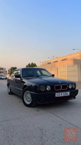 بي ام دبلو BMW ازرق نيلي 1990 للبيع في بغداد