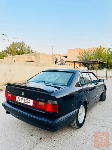 بي ام دبلو BMW ازرق نيلي 1990 للبيع في بغداد