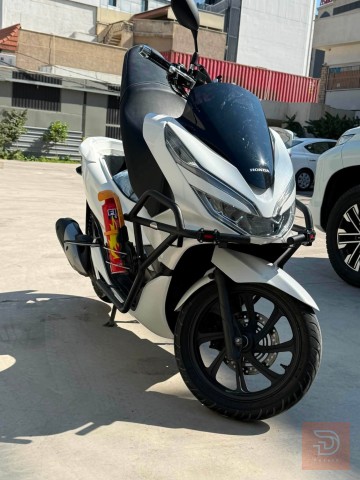 هوندا دراجة pcx الجيل الثالث جديد للبيع في بغداد
