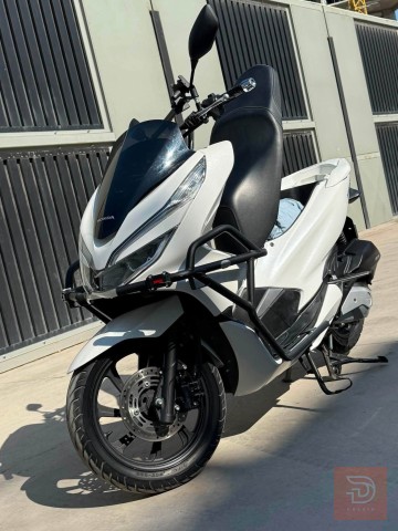 هوندا دراجة pcx الجيل الثالث جديد للبيع في بغداد