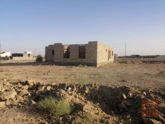 هيكل بناء دونم و٢٥٠٠ متر للبيع في الأنبار