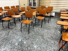مقاعد دراسية خشب درجة اولى العدد 30 مستعمل للبيع في بغداد