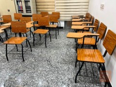 مقاعد دراسية خشب درجة اولى العدد 30 مستعمل للبيع في بغداد
