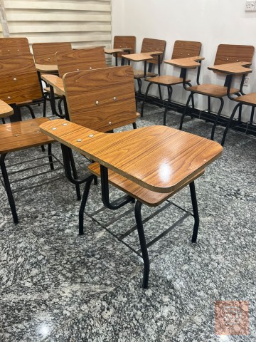 مقاعد دراسية ستولات خشب مستعمل للبيع في بغداد